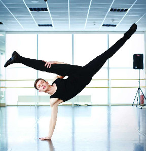 Male dancer 111 min