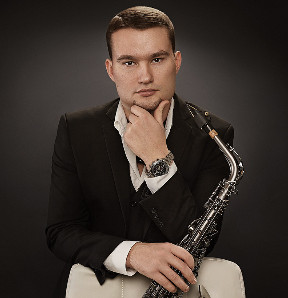 Saxophonist 200 min